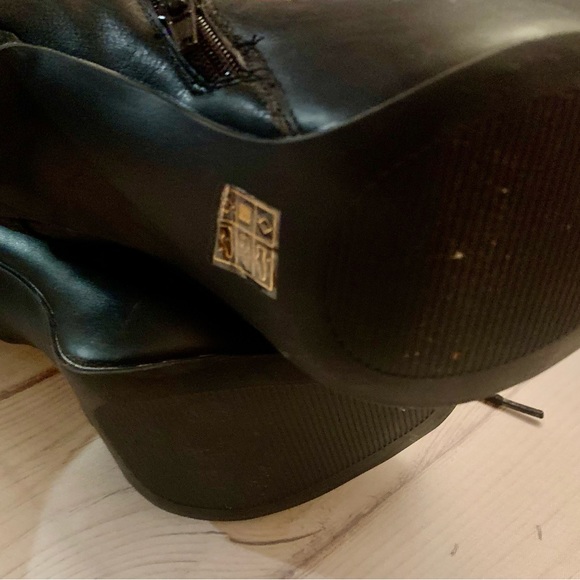 JustFab black corset heeled boots - Picture 2 of 2